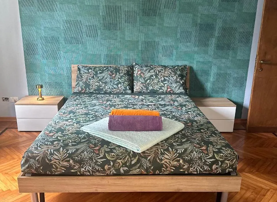 Elegant Coco stay- 10 min to Venice-1
